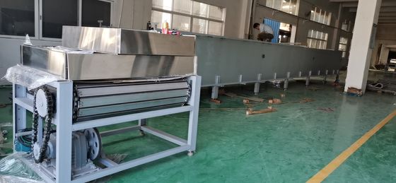 산업 빵집에서 피타 빵 튀김을 위한 사용자 친화적인 터널 오븐