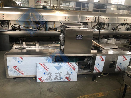 기계 기능 완전 자동 생산 라인으로 아가씨 케이크 쿠키를 만드는