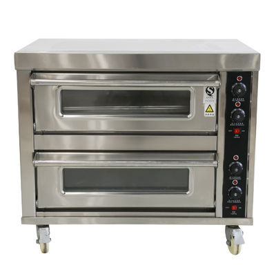 파이 롱 로프 베이커리 에서 대형 오븐 머신 으로 원통 코코넛 빵 을 구하기 쉽다