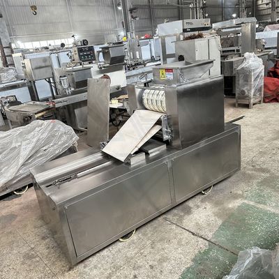 완벽한 모양의 쿠키와 쿠키를 위한 자동 회전형 쿠키 머신