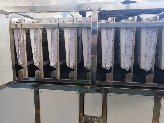 큰 5톤 물 냉각 220V 전압 수요와 함께 상업 큐브 얼음 만드는 기계