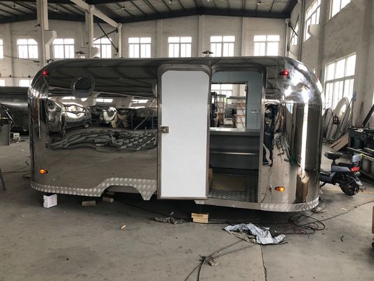 도로 휠 핫도그 카트 이동식품 트럭 트레일러와 완전히 장착된 레스토랑